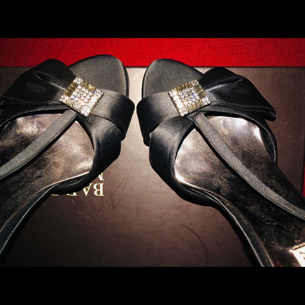 NWT Badgley Mischka size 9.5 Satin Bow Black Heels